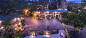 2 Spacious Room with Free Breakfast, Heated Pool & Parking Near Stanford