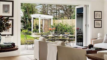 TV, fireplace, offices