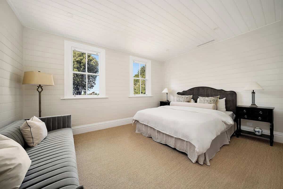 5 bedrooms, WiFi, bed sheets