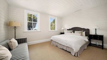 5 bedrooms, WiFi, bed sheets