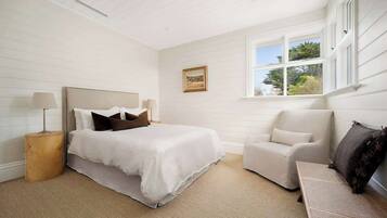 5 bedrooms, WiFi, bed sheets