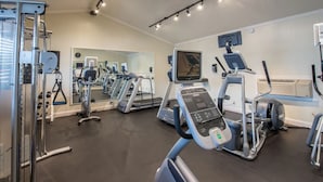 A gym with treadmills, elliptical machines, and weight equipment. - 2 Eco-Friendly Room with Free Breakfast, Outdoor Pool, Balcony & Parking (Palo Alto)
