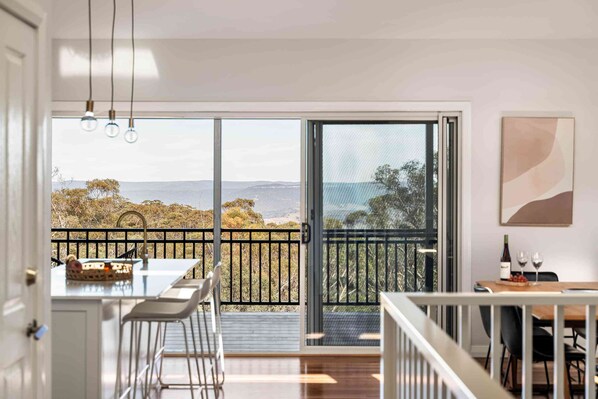 Dining - Kanimbla View Summary (Mount Victoria)