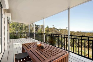 Outdoor dining - Kanimbla View Summary (Mount Victoria)