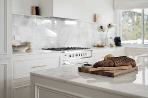 Microwave, oven, dishwasher, cookware/dishes/utensils