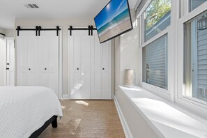 3 makuuhuonetta, silitysrauta/-lauta, ilmainen Wi-Fi, vuodevaatteet