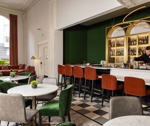 Bar (on property) - 2 Relax in a Cozy Room Near Grace Cathedral & San Francisco Attractions (San Francisco)