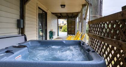 Hot Tub · Steps to Beach · 3BR · Pet Friendly