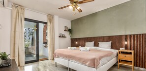 2 bedrooms, in-room safe, desk, iron/ironing board