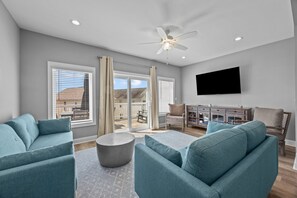 スマートテレビ、テレビゲーム、卓球台、書庫