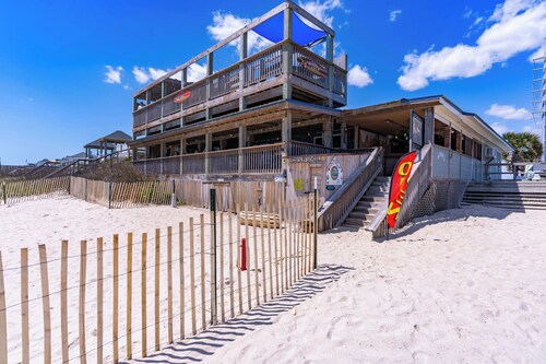 Just updated - Private Beach Access - Ocean View - Fire pit and Media Room