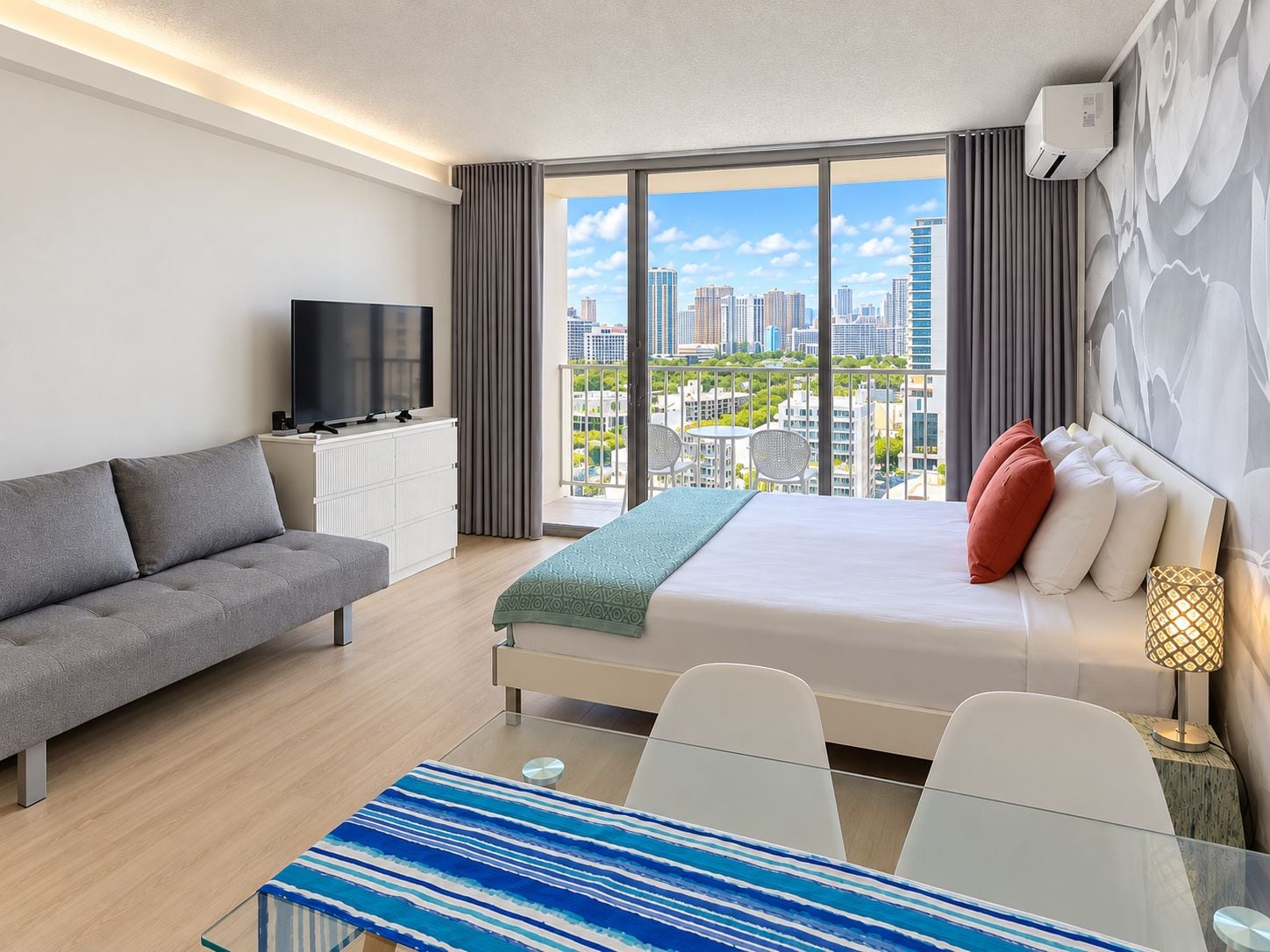 Free parking, Partial ocean view, 18th FL, Renovated