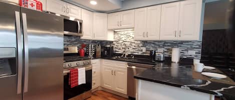 Mikrowelle, Ofen, Herdplatte, Geschirrspüler