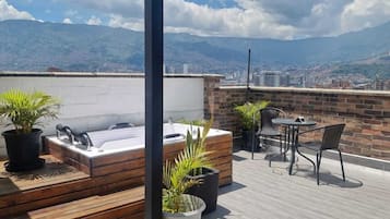 Departamento estándar, vista a la ciudad | Terraza o patio