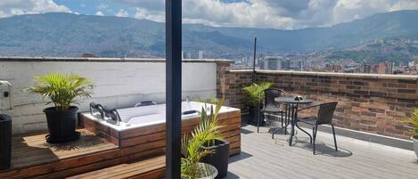 Apartamento estándar, vistas a la ciudad | Terraza o patio