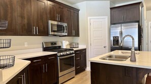 Coffee/tea maker, fridge, microwave, oven