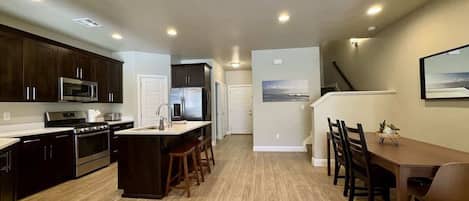 Coffee/tea maker, fridge, microwave, oven