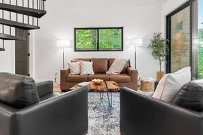 Televisión y chimenea 