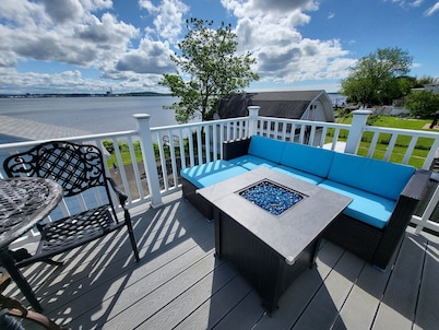 DIRECT WATERFRONT with awesome views and near Yale