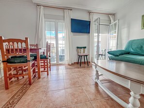 Apartment, 1 Bedroom, Smoking, City View | Living room