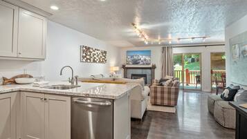 TV, fireplace, stereo