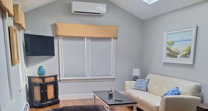 Cozy 1-bedroom apartment with AC, WiFi in charming Barnstable