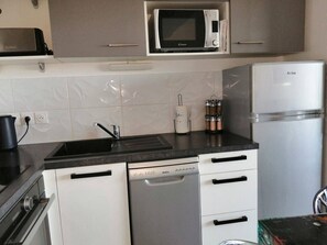 Fridge, microwave, oven, dishwasher