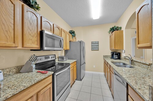 First Floor Condo - Minutes From Disney
