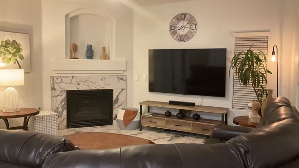 Smart-TV og peis