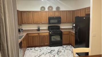 Mikroaaltouuni, uuni, liesi, astianpesukone