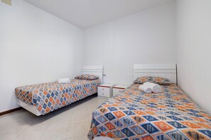 3 bedrooms, bed sheets