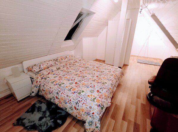 1 bedroom, desk, free WiFi - Wellness oasis in a wonderful panoramic location (Weinheim)