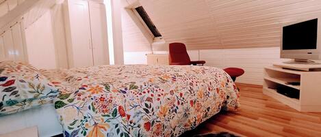 1 bedroom, desk, free WiFi