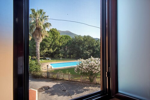 Apartment 'Tra Monti E Mare' with Mountain View, Wi-Fi and Air Conditioning
