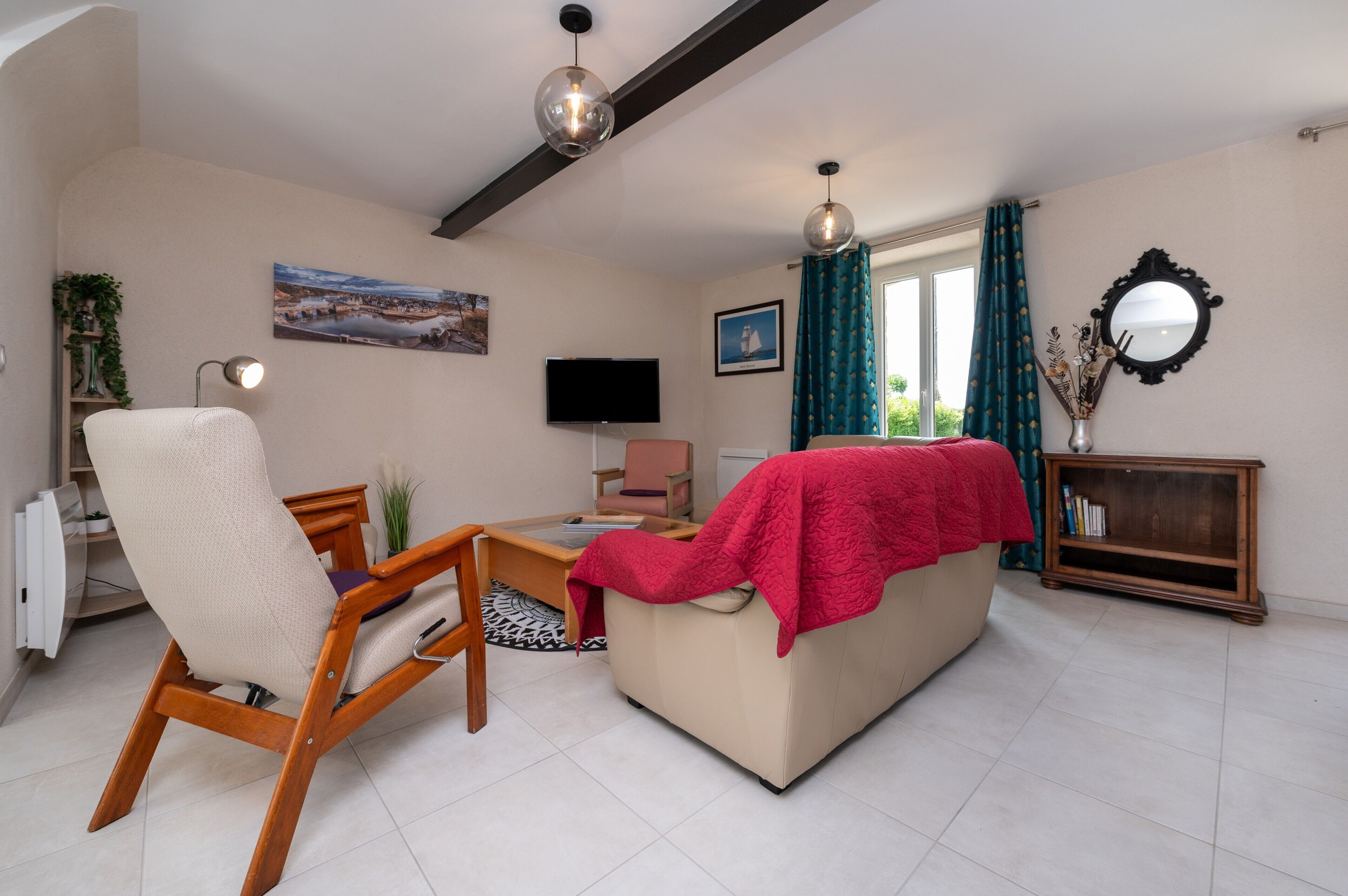 Tv och ett bordtennisbord