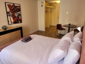 2 bedrooms, WiFi, bed sheets