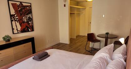 Hotel Style Queen Bed Unit with AC and WiFi in Beverly Hills