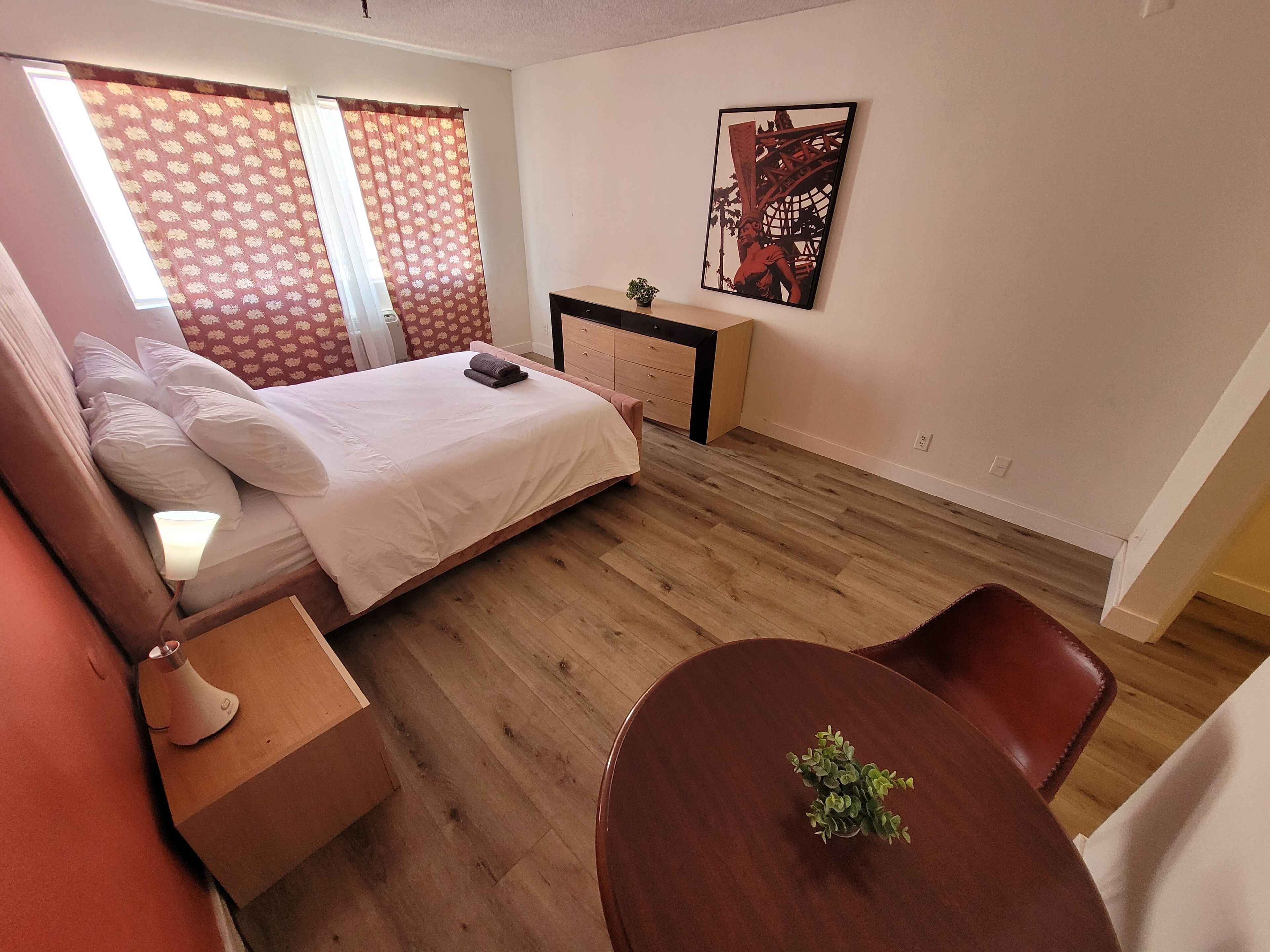 2 bedrooms, WiFi, bed sheets