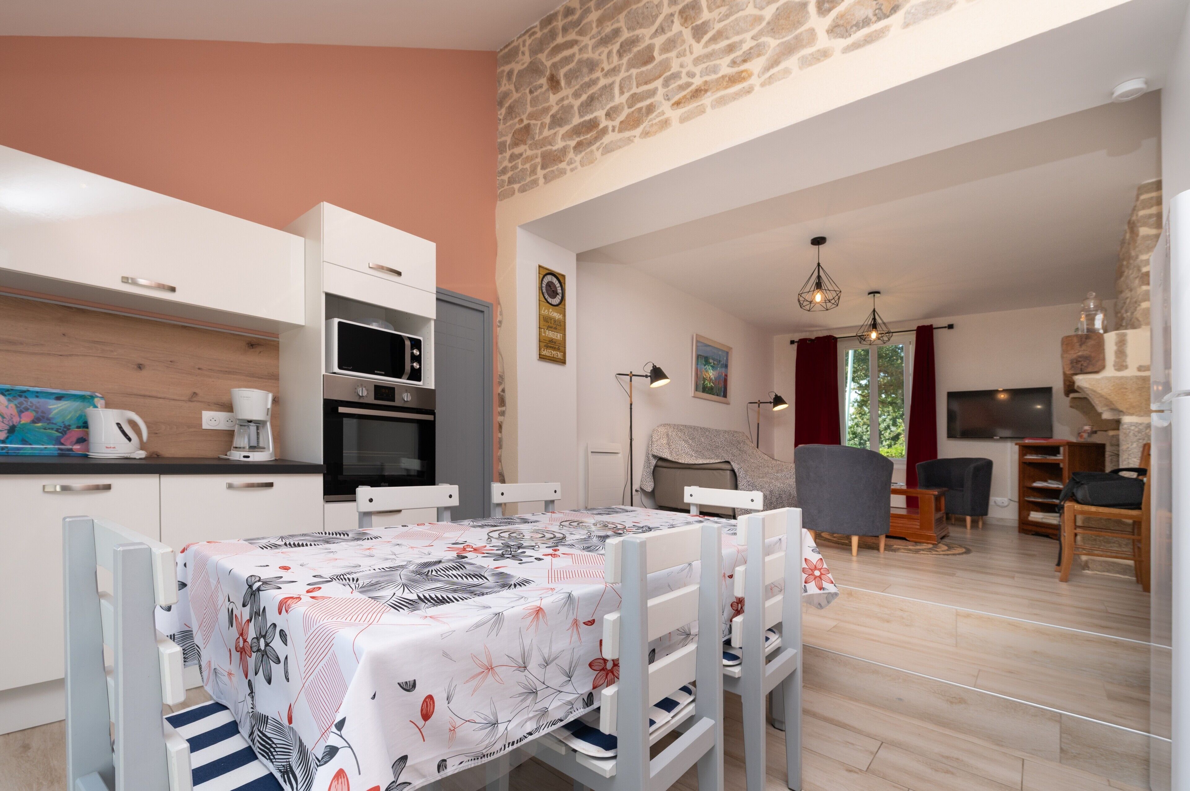 3 makuuhuonetta, ilmainen Wi-Fi, vuodevaatteet