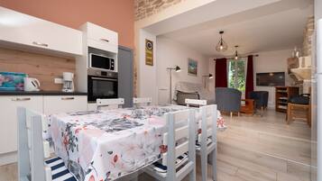 3 makuuhuonetta, ilmainen Wi-Fi, vuodevaatteet