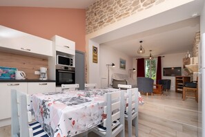 3 chambres, accès au Wi-Fi (inclus), literie fournie