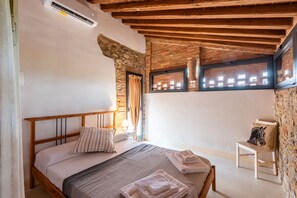 1 quarto, Wi-Fi de cortesia, roupa de cama