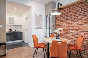 Dining - Urban Nest Rustic Superior Apartment (Katowice)
