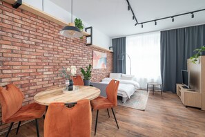 1 bedroom, iron/ironing board, WiFi, bed sheets - Urban Nest Rustic Superior Apartment (Katowice)