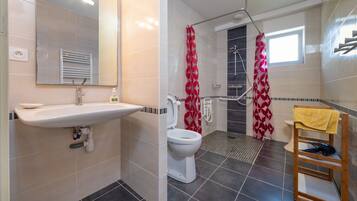 Douche, serviettes fournies