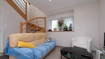 Fernseher, Tischtennisplatte