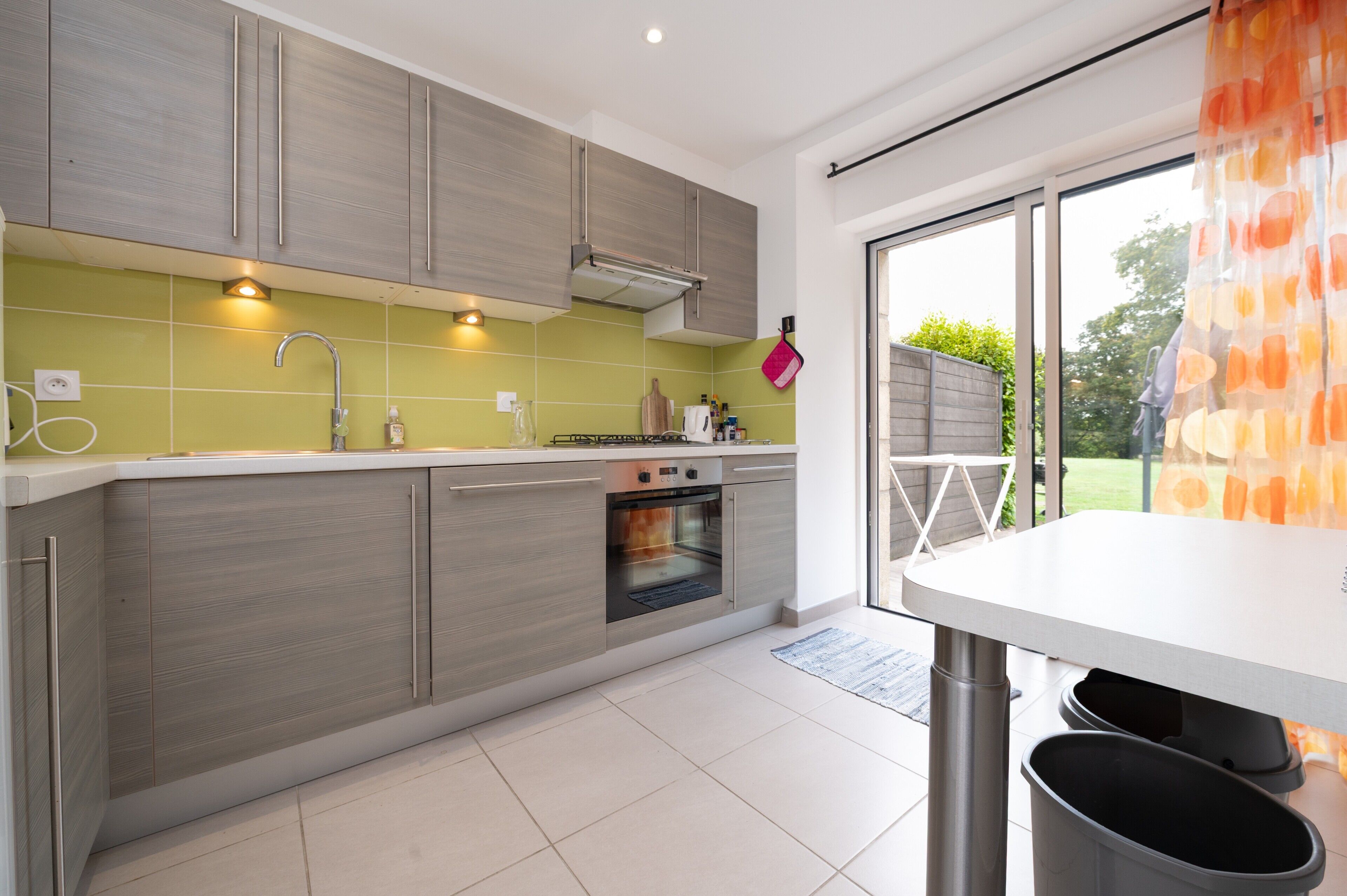 冰箱、微波炉、烤箱、炉灶