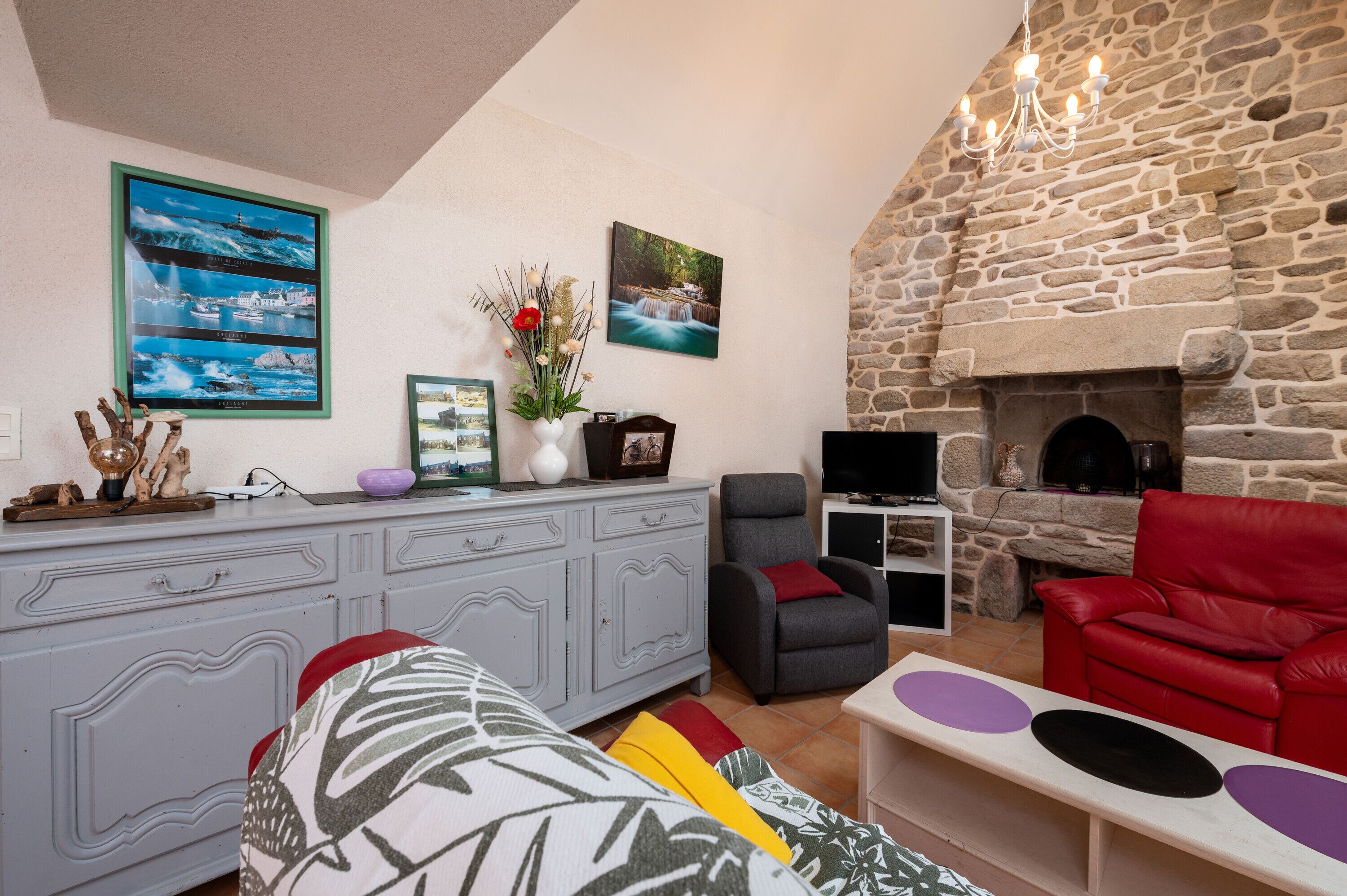 TV, table tennis, stereo