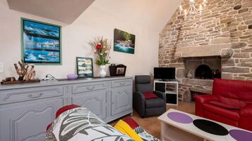 TV, table tennis, stereo