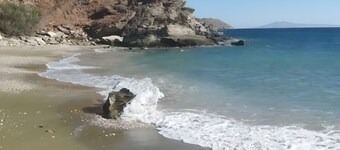 Holiday Home 'Bay View' with Wi-Fi and Air Conditioning